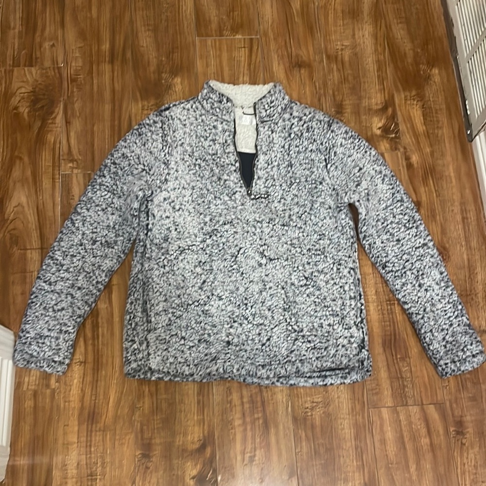 Winter Sweatshirt so comfy and cozy!! Brand-time & true size-xs womens